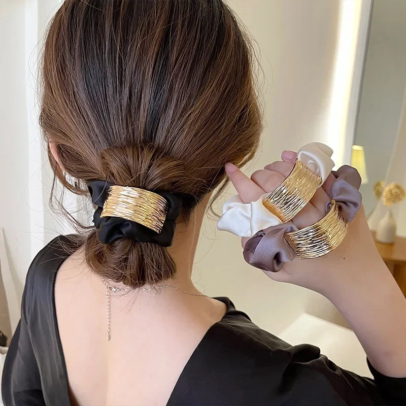 Attache cheveux en Satin métallique