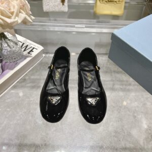 삼각 로고 메리제인 플랫 슈즈(블랙,화이트)
